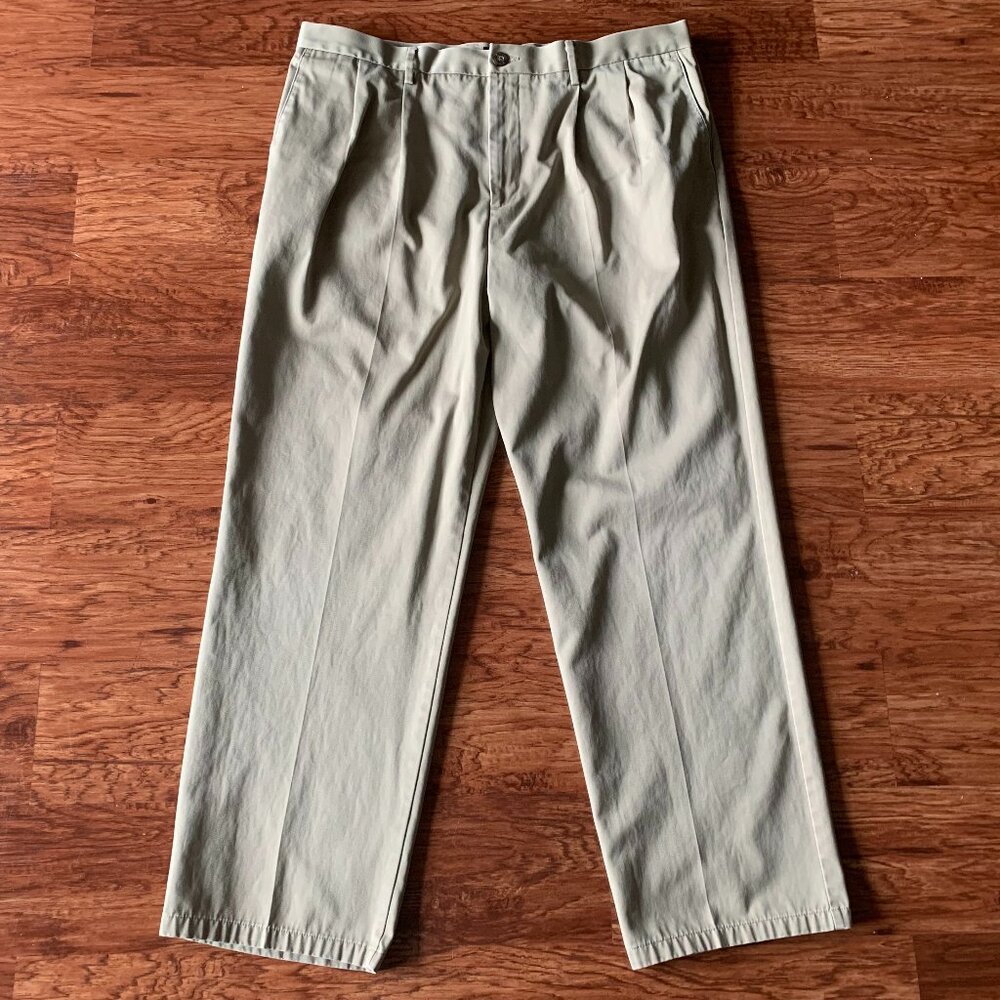 Dockers Signature Khaki D3 Classic Fit Pleated Front Pants Mens Size 38 x 32